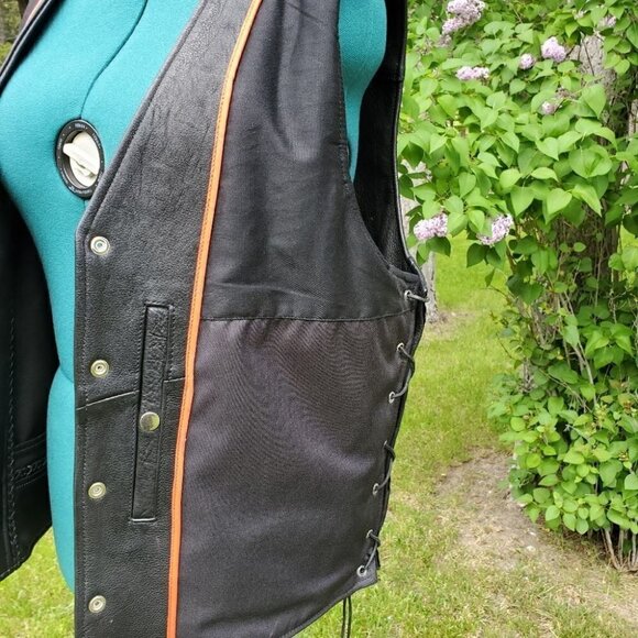 0742. NEW!!!! Genuine Leather Riding Vest in Black w/2 ~Concealed Carry Pockets - Picture 12 of 16